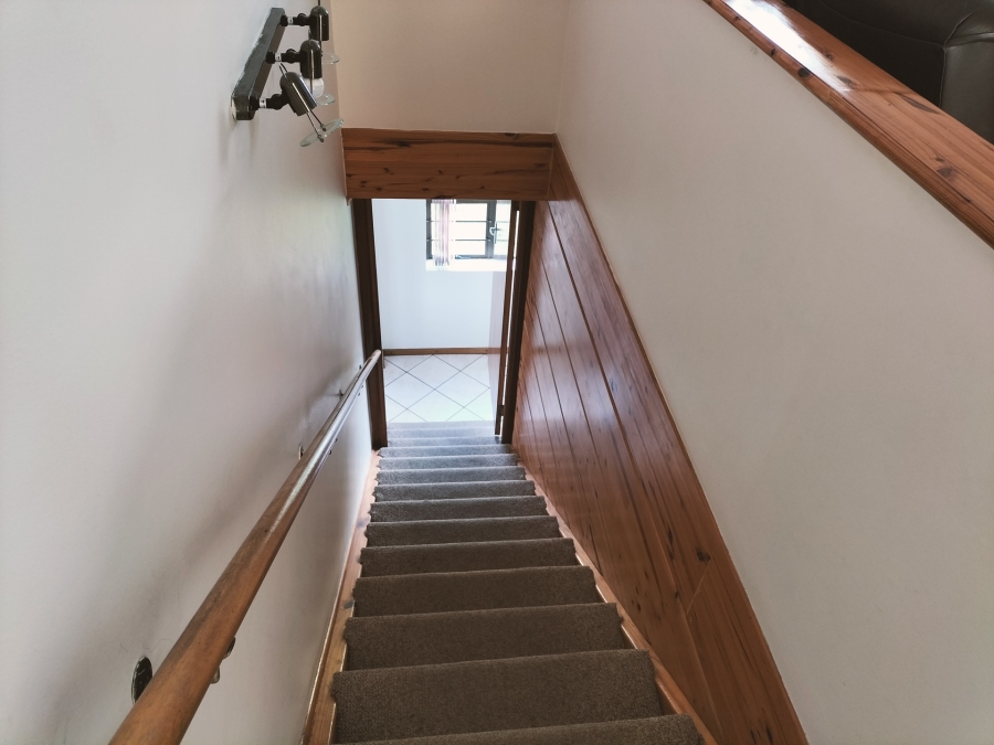 6 Bedroom Property for Sale in Grootbrakhoogte Western Cape